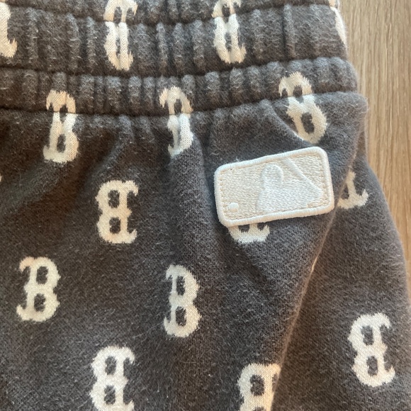 Women’s extra small MLB Boston shorts - Picture 4 of 4